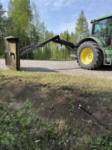 Puomimurskain taittuu moneen asentoon